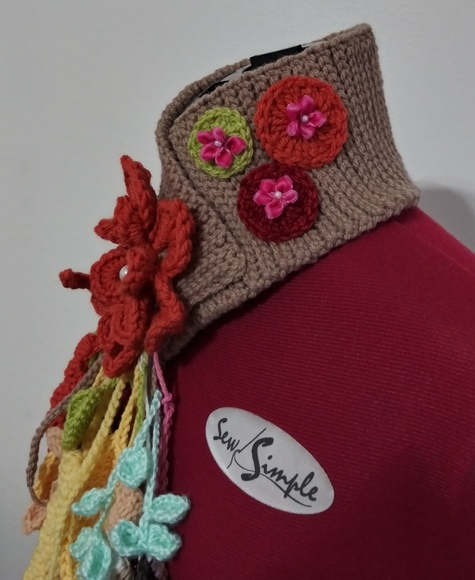 Handmade decorative neck warmer - Picture 3 of 12